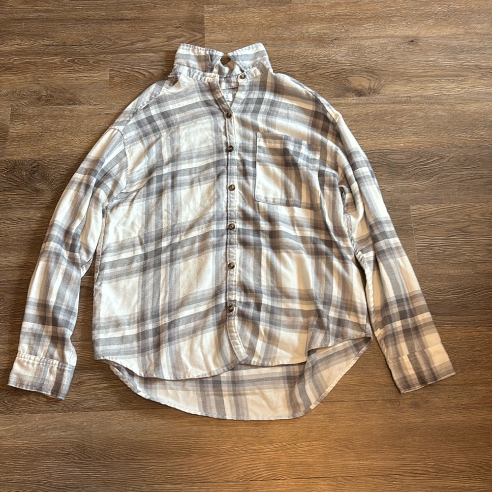 women’s oversized hollister gray and white flannel